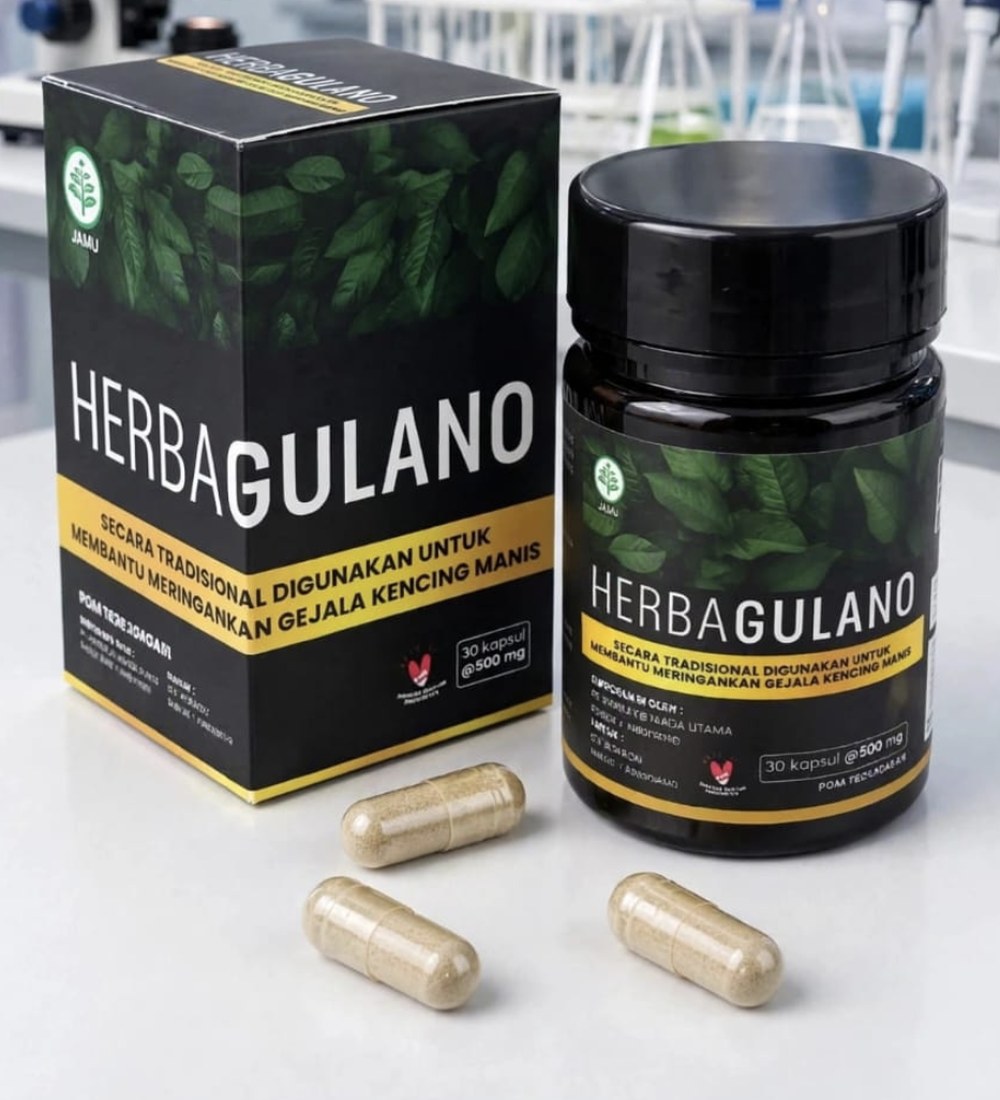 Kemasan kotak dan botol HerbaGULANO berisi 30 kapsul 500 mg beserta tiga kapsul herbal di atas meja laboratorium